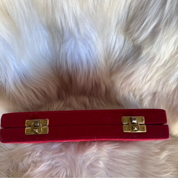 SILVER PLATED ARTICLES TRAY - Picture 3 of 12